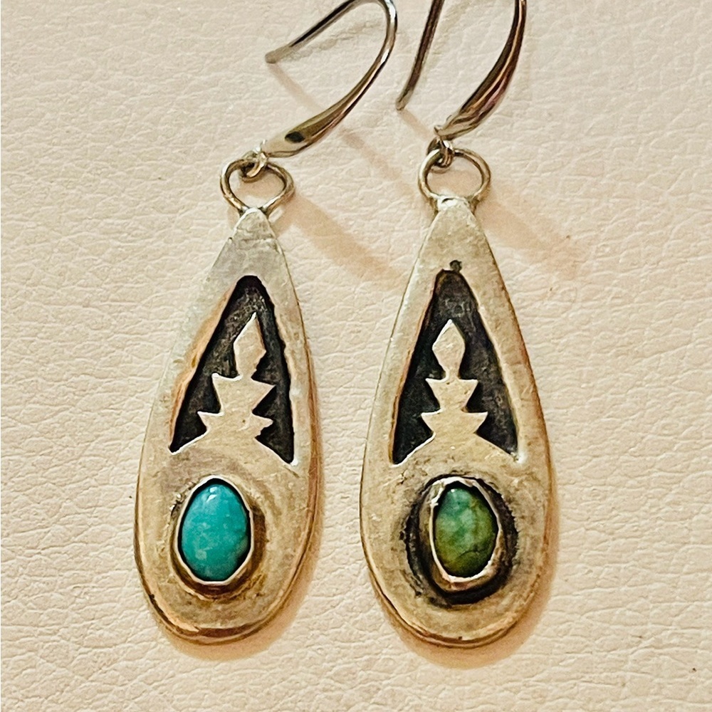 VTG NATIVE AMERICAN STERLING SILVER TEA DROP TURQUOISE
EARRINGS